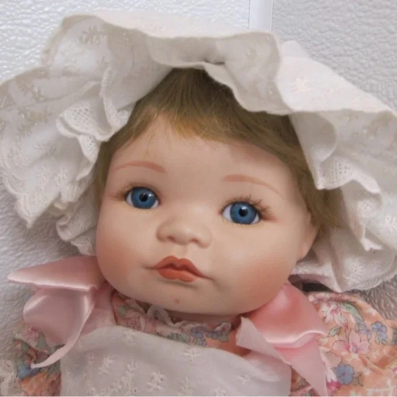 Vintage Hamilton Collection “Jessica” - Picture 8 of 8